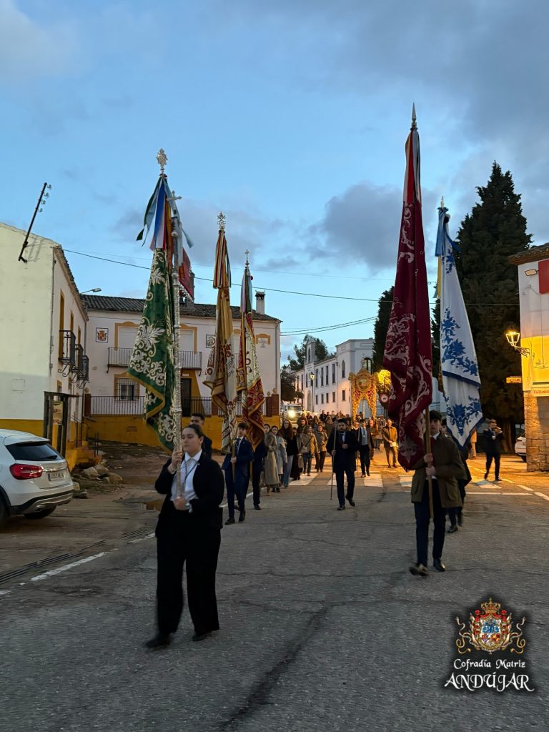 Puede ser una imagen de texto que dice "ณงร Cofradía Matriz ANDUGAR"