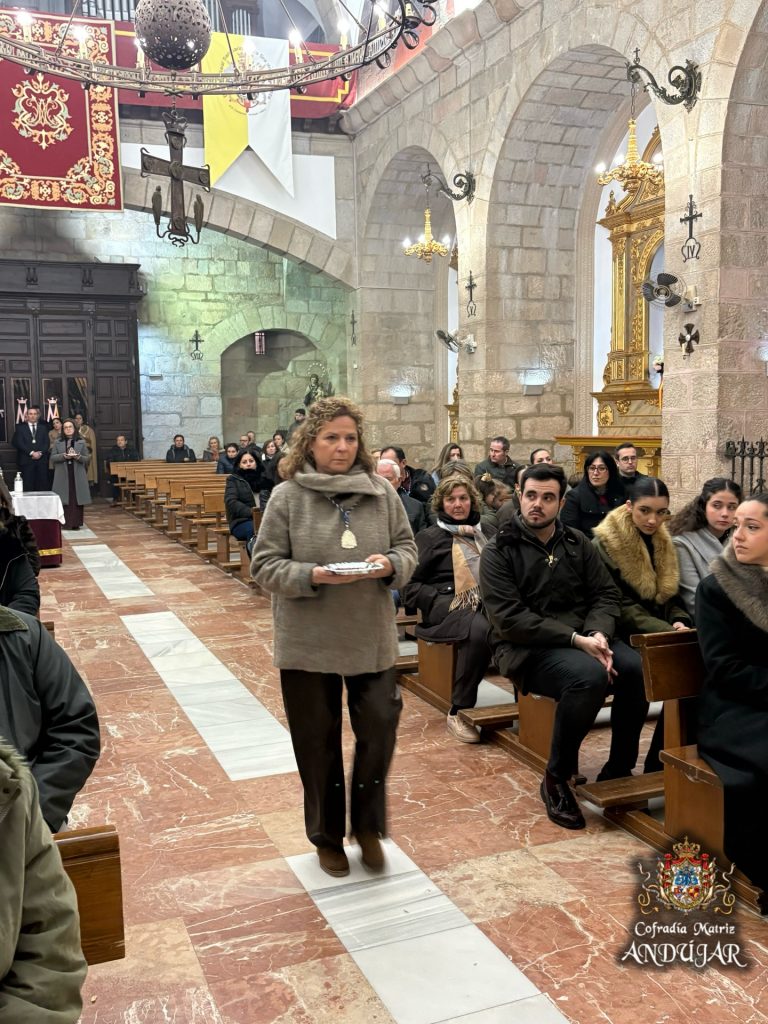 Puede ser una imagen de ‎la Basílica del Santuario Nacional de la Inmaculada Concepción y ‎texto que dice "‎נש Cofradía Matriz ANDUIJAR‎"‎‎