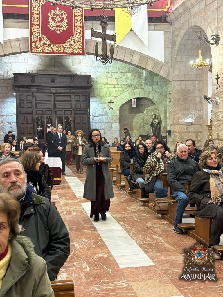 Puede ser una imagen de violín, la Basílica del Santuario Nacional de la Inmaculada Concepción y texto