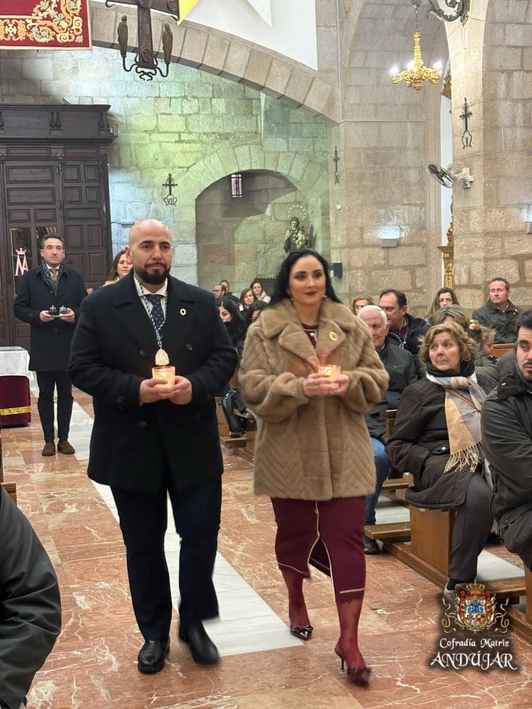 Puede ser una imagen de la Basílica del Santuario Nacional de la Inmaculada Concepción y texto que dice "အုမ် Cofradía CofradiaMatriz Matrie ANDUJAR"