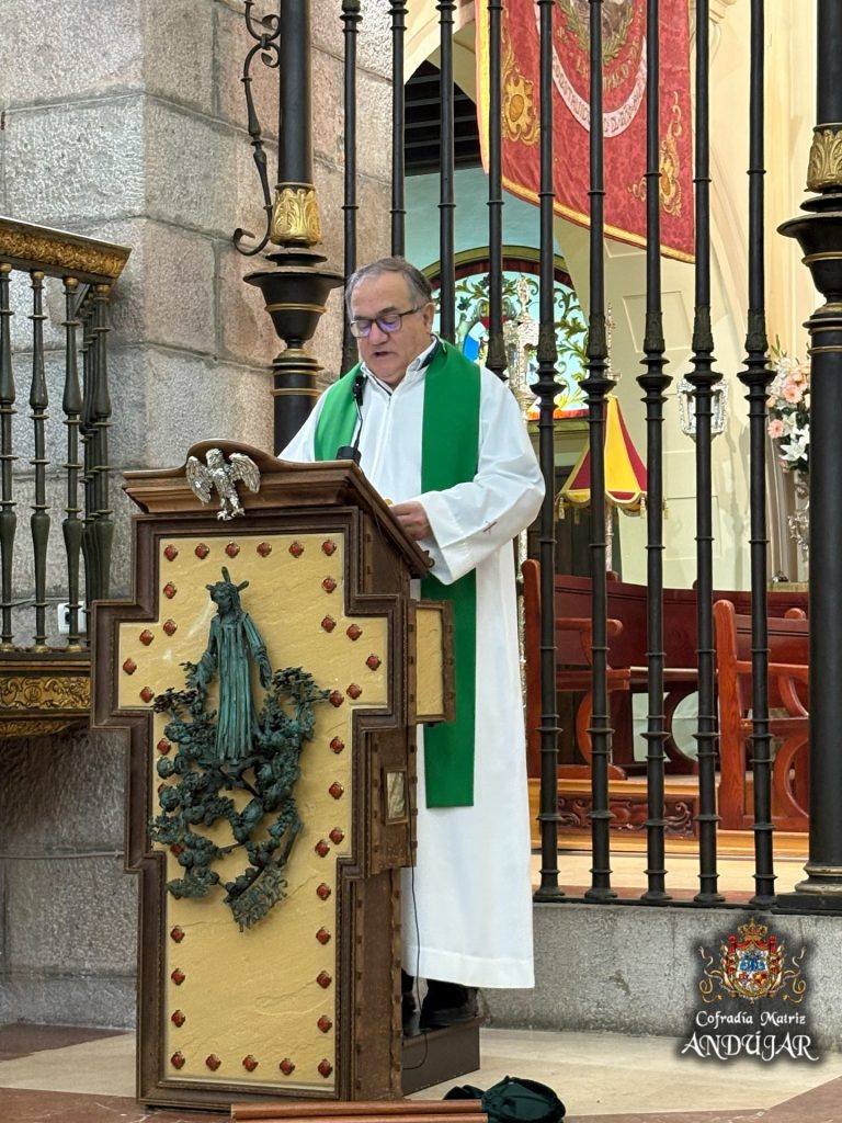Puede ser una imagen de la Basílica del Santuario Nacional de la Inmaculada Concepción y texto que dice "M Cofradía CofradiaMatriz Matriz ANDUgAR"
