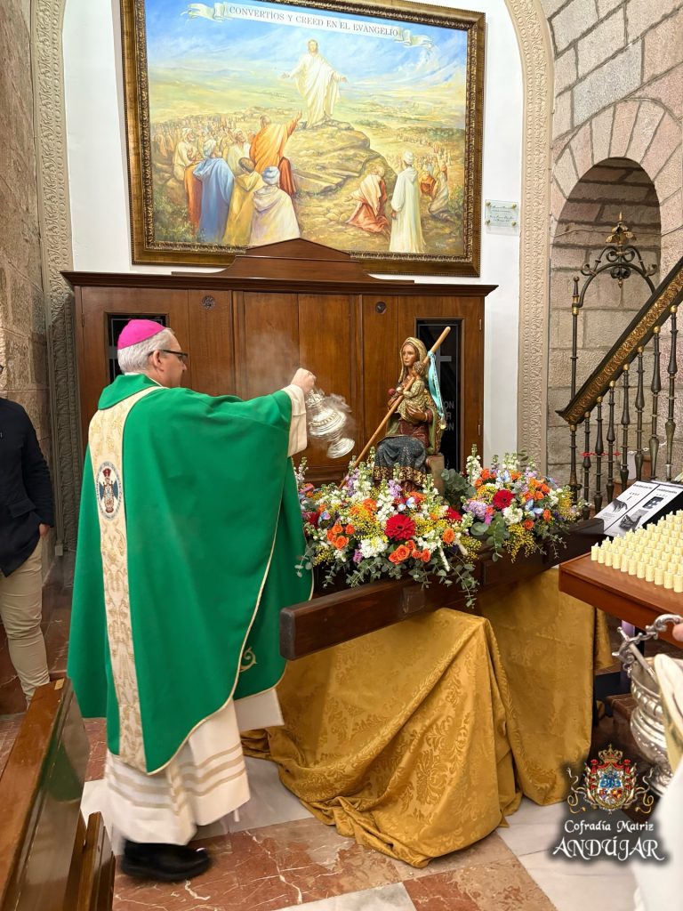 Puede ser una imagen de la Basílica del Santuario Nacional de la Inmaculada Concepción y texto que dice "CONVERTIOS CREEDENE EL EVANGELIOO Cofradía Matriz ANDUIgAR"