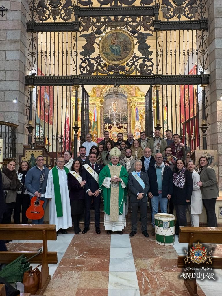 Puede ser una imagen de la Basílica del Santuario Nacional de la Inmaculada Concepción y texto que dice "あご. a Cofradía Matriz ANDUgAR"