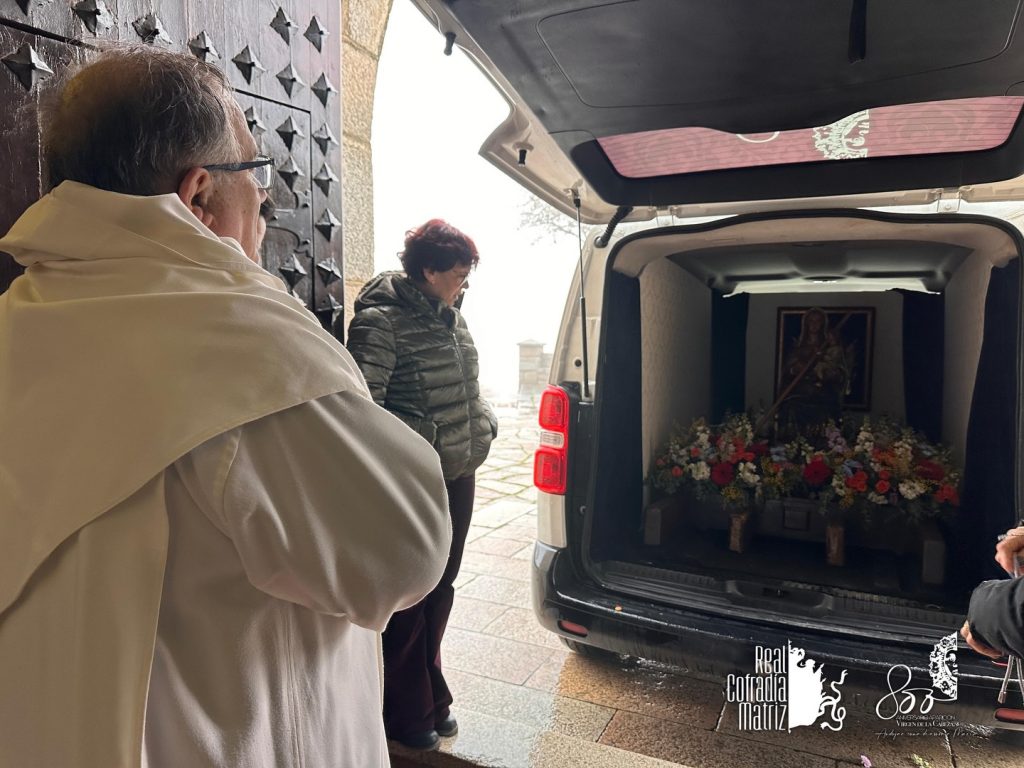 Puede ser una imagen de la Basílica del Santuario Nacional de la Inmaculada Concepción y texto que dice "Rea Cotradia ផថ្ Bo DEEA W:"